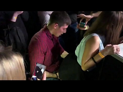 ❤️ Ezigbo mmekọahụ na ụlọ oriri na ọṅụṅụ Russia. 18-afọ Russian girl na ike na ikpu iberibe na a abalị ❤️  na anyị%ig.com-pornzog.ru ❌❤